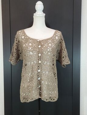 ✨ Effortless Boho Elegance: The Hand-Crocheted Floral Cardigan ✨